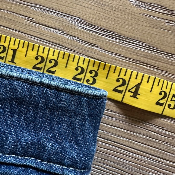 Democracy “AB”Solution Fray Hem Crop Jeans - Picture 9 of 10